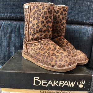 Bear paw Cheetah size 8 Boots
